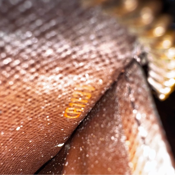 Louis Vuitton
Vintage 2011 Zippy Wallet - Picture 11 of 15